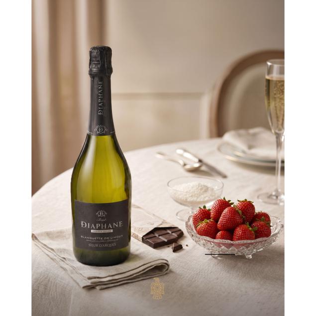 Boules fraise-coco enrob�es de chocolat noir